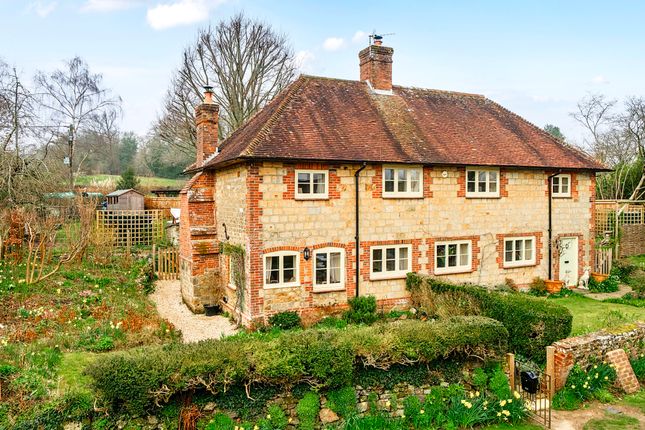 16, The Street, Stedham photo 2