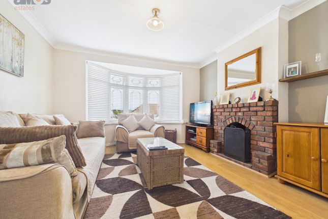60 Sherwood Crescent, Benfleet, Essex photo 3