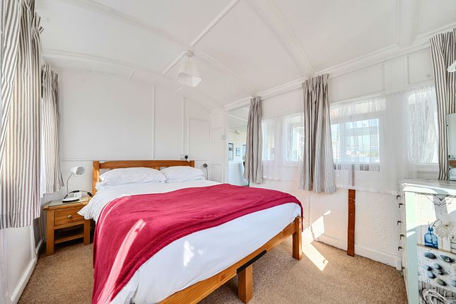 87 West Front Road, Bognor Regis photo 4