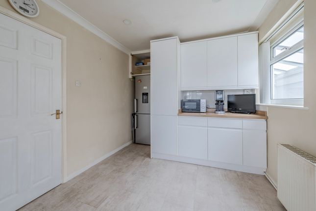 64 Waveney Drive, Norwich photo 4