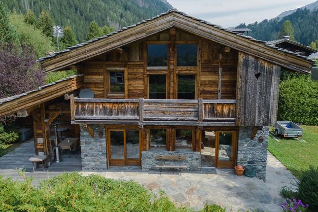 Chalet for sale in Chamonix-Mont-Blanc, Les Tines, 74400, France