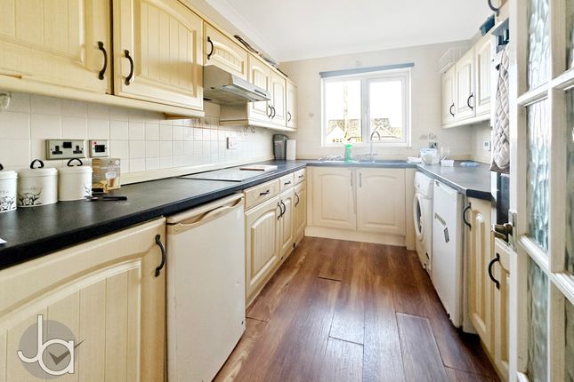Willow Lodge, Tendring Road, Clacton photo 3