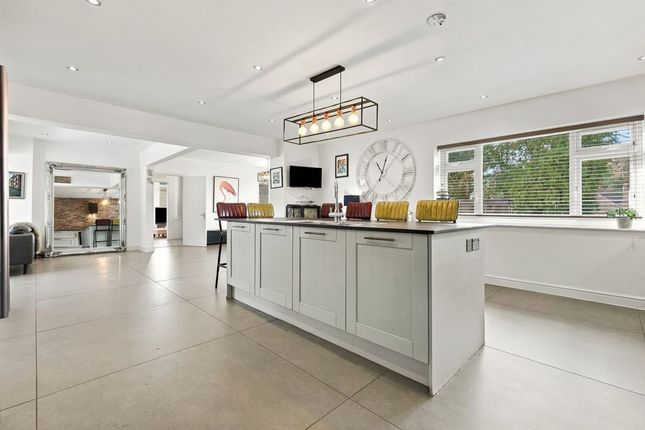 Lakeside Lodge, Rectory Hill, Colchester photo 3