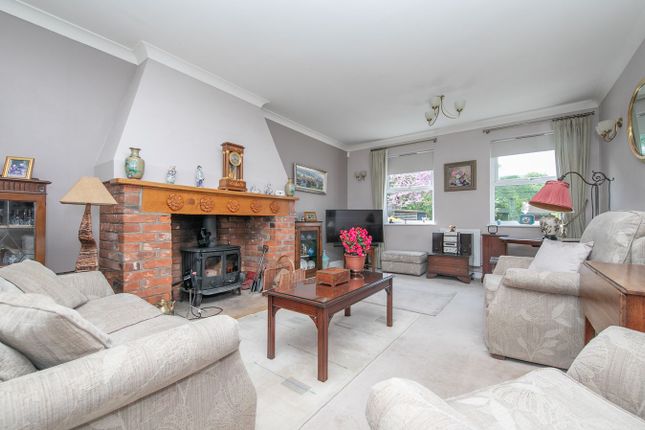 8, Moors Close, Colchester photo 4