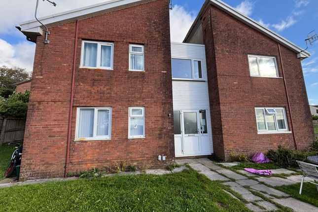 1-bed flat on Bronwydd, Swansea, £32,000