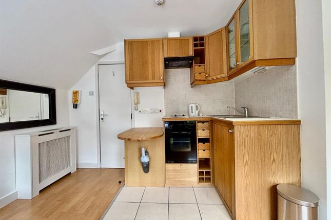 *27 350, Finchley Road, London photo 5