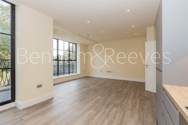 Flat 4, 2, Carlyle Road, London photo 5