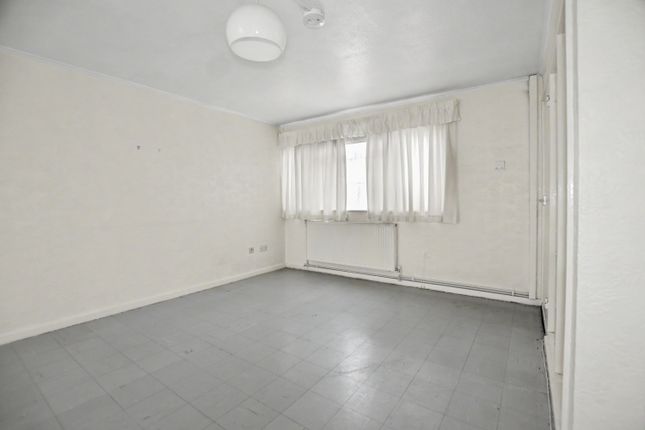 28 Oakley Drive, Kent photo 4