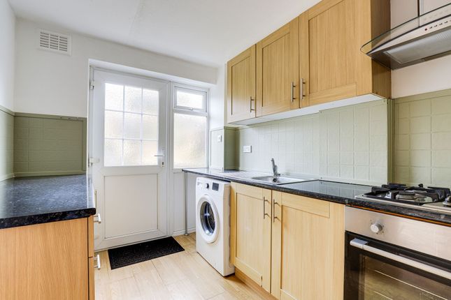 16 Bradman Gardens, Nottingham photo 4