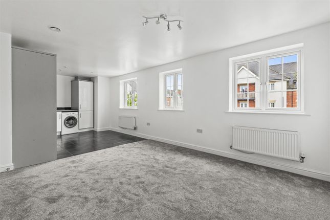 9 Grange House, Grange Drive, High Wycombe photo 4