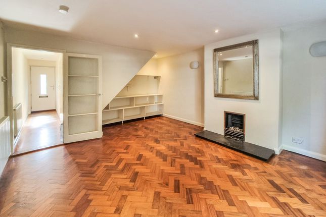 3 Roymount Court, Twickenham photo 2