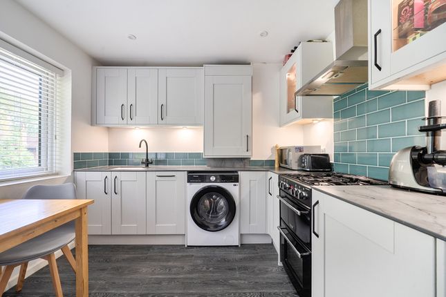 65, Lloyd Court, Middlesex photo 4