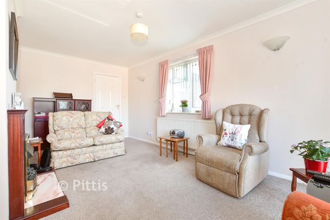 52, Merrie Gardens, Sandown photo 3