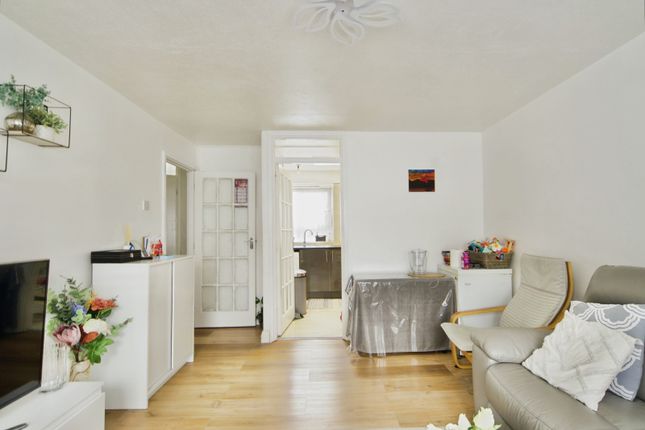 34, Parr Road, London photo 3