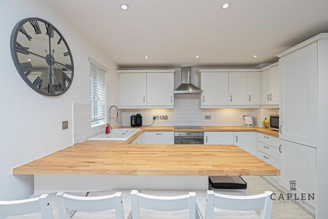 21, Retreat Way, Chigwell photo 4
