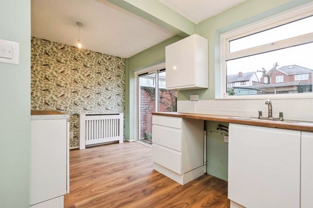 11, Brook Street, Kingswinford photo 3