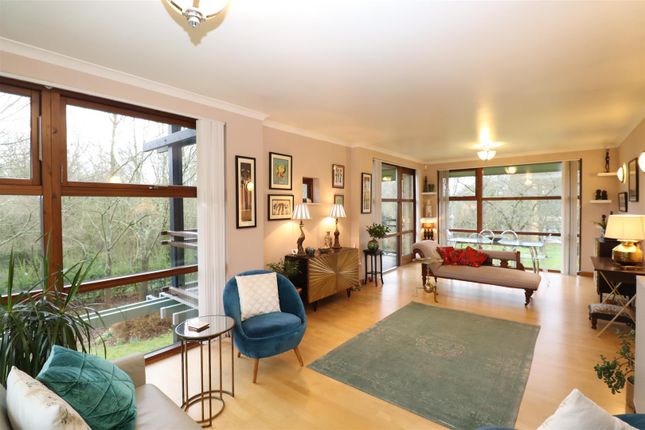 16, Woodward Place, Loughton Lodge photo 2