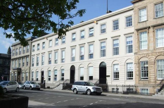 Office to let in 25 Blythswood Square, Glasgow, Scotland