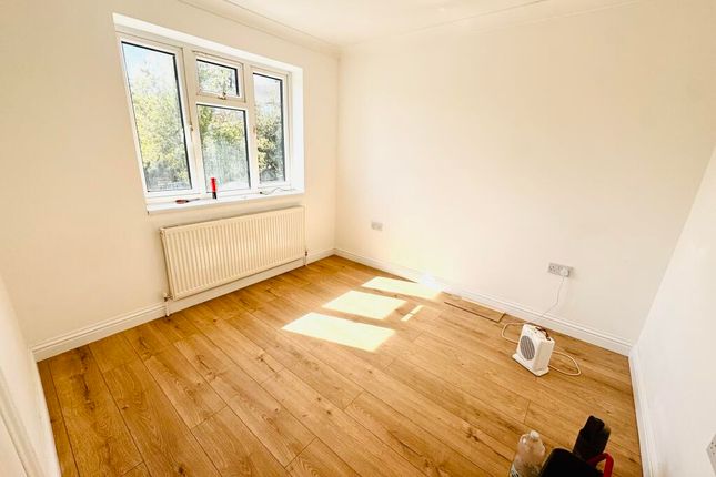 26, Kathleen Drive, Kettering photo 3