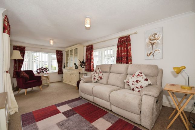 38, Sunningdale Park, Chesterfield photo 4