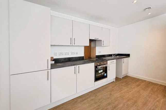 270, Grant Court, Salford photo 2