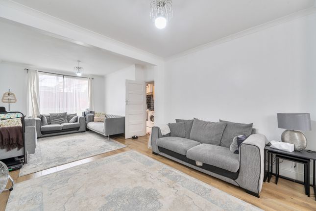 33, Curzon Avenue, Stanmore photo 4
