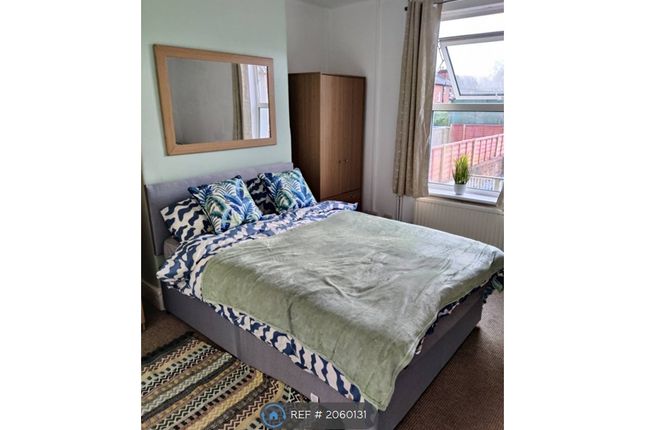 Room to rent in George Street, Reading