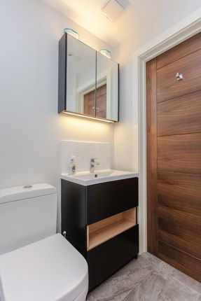 Bla558 - 18, Blake House, London photo 4