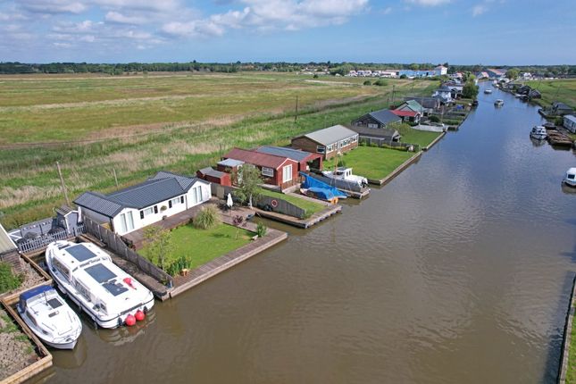 14A, North West Riverbank, Potter Heigham photo 3
