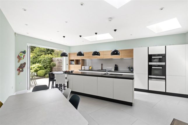 2, Huron Road, London photo 4