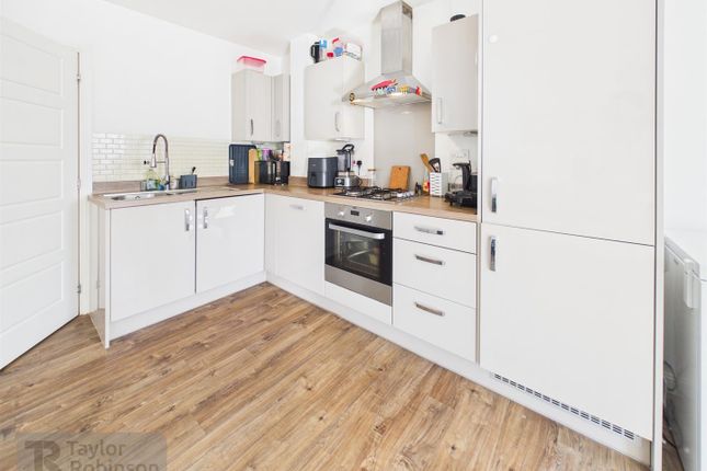 46, Bedivere Road, Crawley photo 4