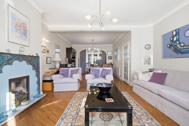31, Bushey Avenue, South Woodford photo 3