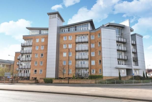 Flat to rent in Tuns Lane, Slough