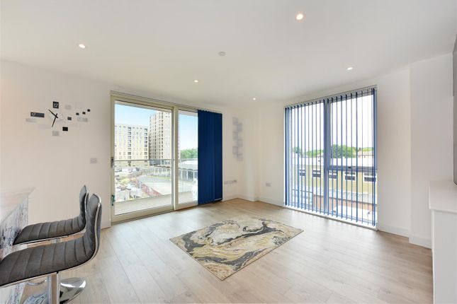 2-bed house on Flat 19, 32, Lismore Boulevard, London, £435,000