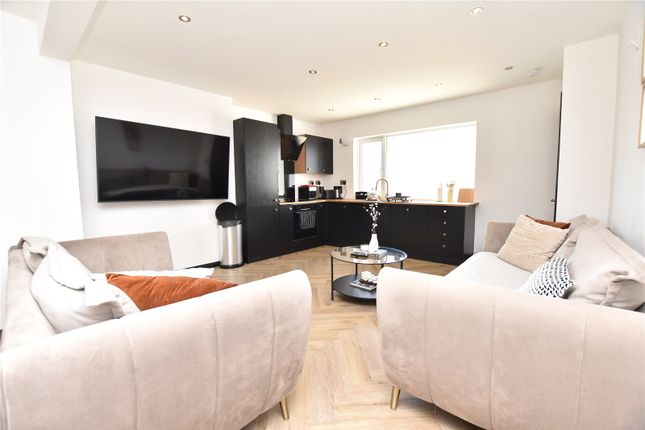 13, Rookwood Crescent, West Yorkshire photo 5