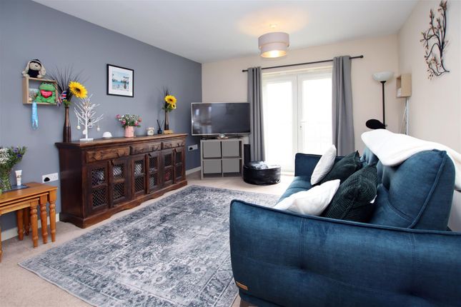 8, Crawford Avenue, Dartford photo 3