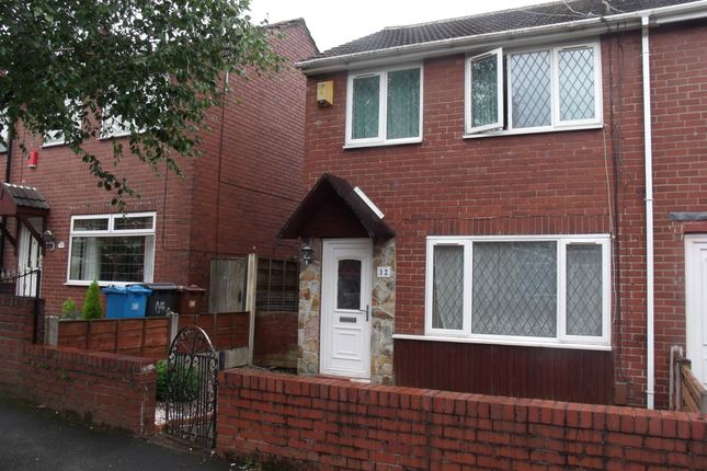 Town house to rent in Kenyon Avenue, Oldham