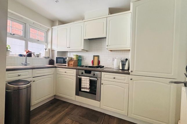 4 Lerwick Court, Bressay Drive, Mill Hill, NW7, London photo 3
