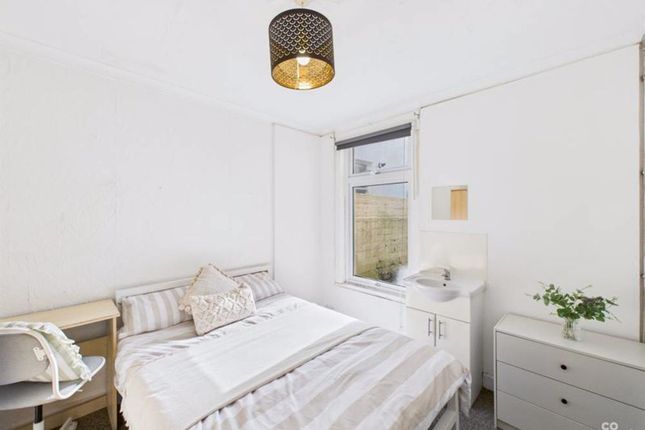 51 Totland Road, Brighton photo 2