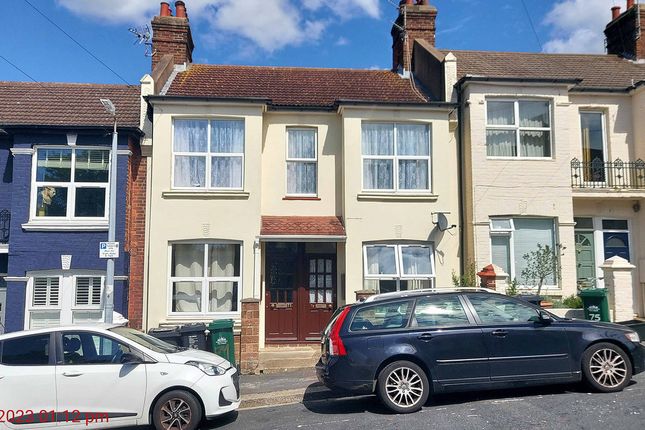 Flat to rent in Shanklin Road, Brighton