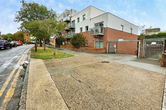 26, Albany Court, 408, Kenton Road, Harrow photo 2