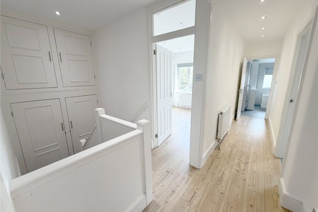 28b, The Broadway, London photo 3