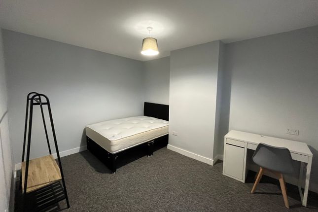 A Spacious And Clean Double Bedroom, Perfect For S...