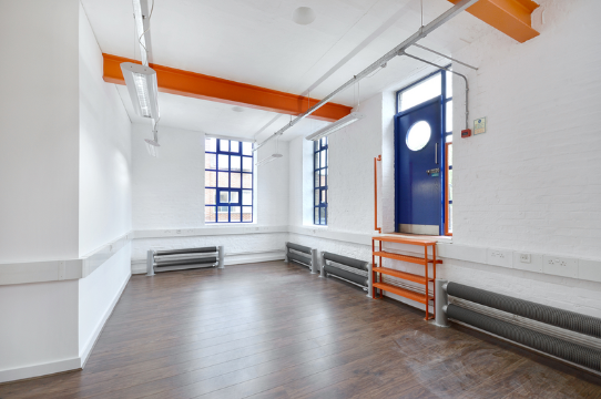 Office to let in Barley Mow Passage, Chiswick