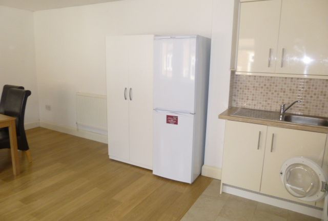 Flat 6 2a, La Rose Lane, London photo 2