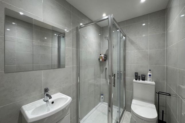 214, Wessex Court, Stanwell photo 3