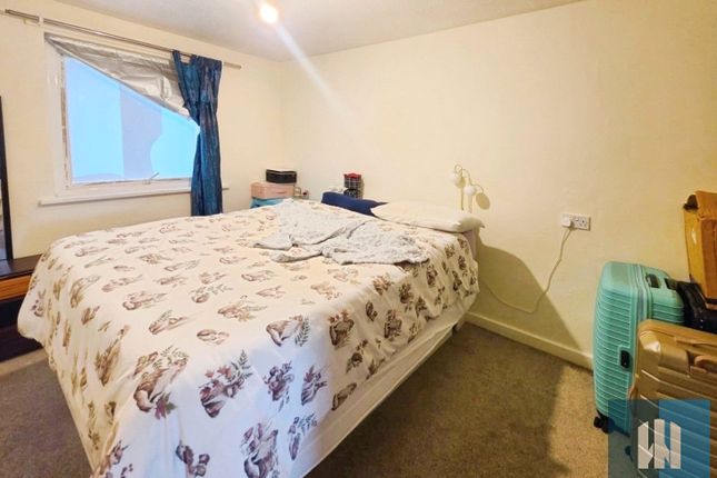 53a, Longfield Avenue, Huddersfield photo 2