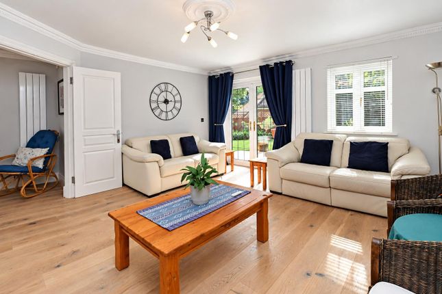 60, Chineham Close, Fleet photo 4