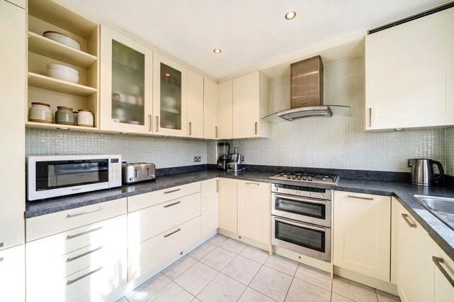 Ivybridge Close, Uxbridge photo 3