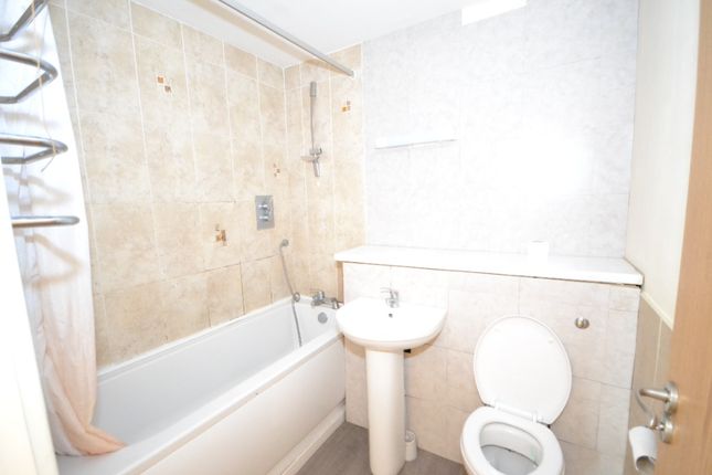 Flat to rent in Hessle Road, Hull